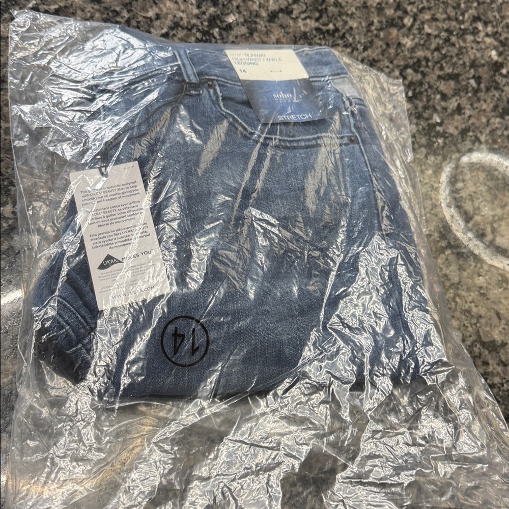 Soho Women's denim two tone ultimate stretch Ankle Jeans NWT 14 - Picture 14 of 14